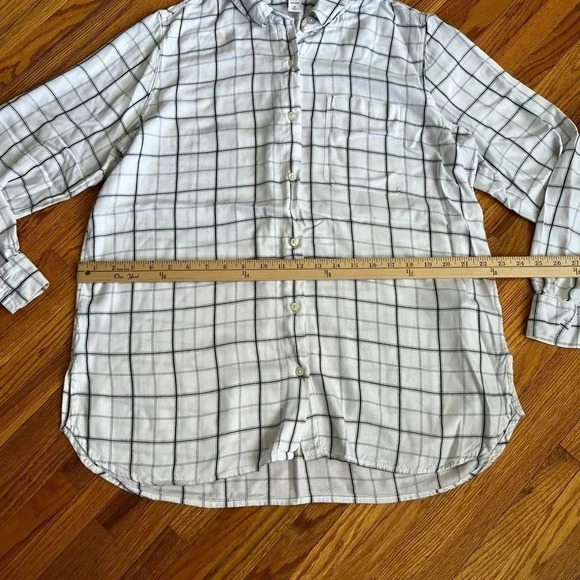 Plaid lightweight top - Picture 2 of 6